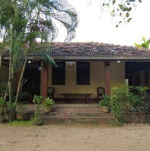 Four Seasons Guest House Jaffna Exterior photo