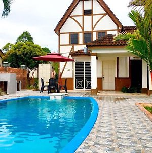 Mirza Villa With Private Swimming Pool Muslim Only Alor Gajah Exterior photo