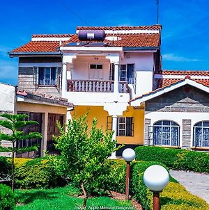 Lux Suites 5 Bedroom Holiday Bungalow In Moi South Lake Naivasha Exterior photo