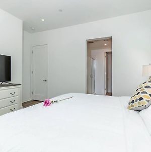 Master Bedroom With King Bed Central Location Irvine Exterior photo