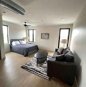 River Front Luxury Furnished Studio Downtown Qc Apartment Davenport Exterior photo