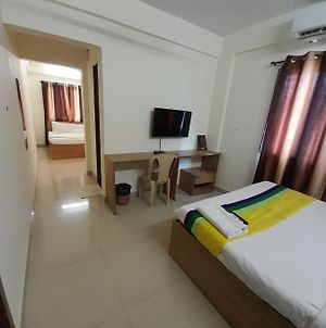 Ay Plus Hotels - Corporate ,Standred Rooms,Couple Friendly House Kharadi Pune Exterior photo
