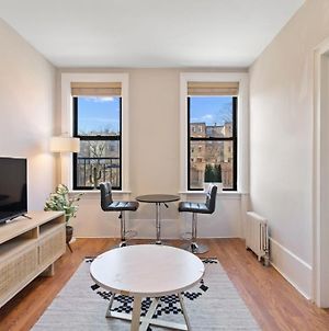 Stylish 2Br With A Dedicated Workspace New York Exterior photo