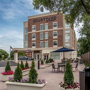 Courtyard Rochester Downtown Hotel Exterior photo