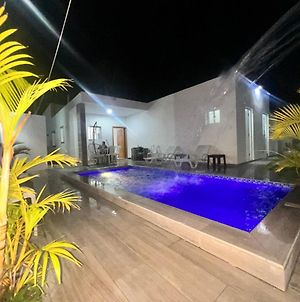 Villa Con Piscina Y Jacuzzi En Punta Cana Exterior photo
