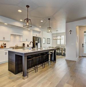 Park Place Is A New, Modern And Sophisticated Townhome In Desirable Harris Ranch With Use Of Community Pool Near Bown Crossing, Barber Park, Greenbelt And Foothills Trails, Hike Or Float The River Or Ride The Greenbelt From Here Boise Exterior photo