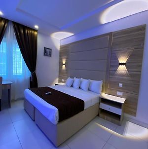 Stylish 4-Bedroom Apartment In Ikoyi Lagos Exterior photo