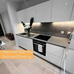 Modern 1-Bed Flat In Royal Wharf With Gym Apartment London Exterior photo