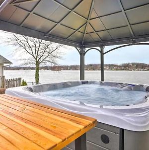 New! The Docks @ Waterside - Lake Front Hot Tub! Akron Exterior photo
