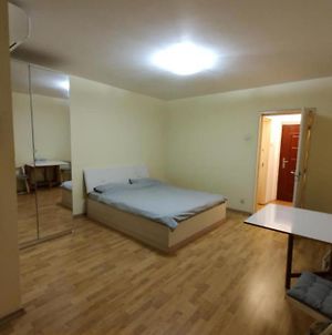 Bedroom Apartment In The Centre Nearby Metro Station Bucharest Exterior photo