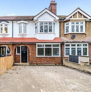 Luxury 5 Star London Family Home - 3 Bedroom, 2 Baths, 2 Receptions, Garden, Parking, Nr Greater London Metro Stations Sutton  Exterior photo