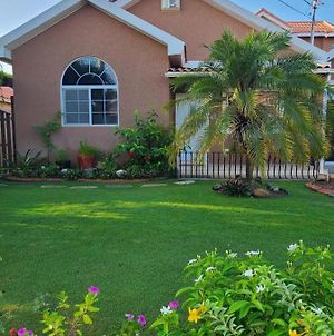 Caribbean Estates, 10 Mins From The Beach, Beautiful Gated Community Portmore Exterior photo