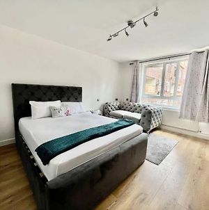 Lovely 2Br Suite In Bow, E3 London Exterior photo
