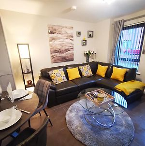 Belfast Central 2 Bedroom Luxurious Modern Stay Exterior photo