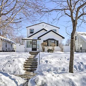 Pet-Friendly Minneapolis Home With Private Yard Exterior photo