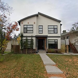 Stunning Modern Carriage Suite Calgary Exterior photo