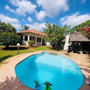 Private Villa Own Compound With Pool Diani Beach 5Min Walk To The Beach Ukunda Exterior photo