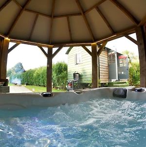 Romantic Retreat - Luxury Shepherds Hut + Hot Tub! Camborne Exterior photo