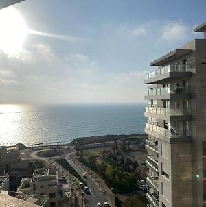 Beautiful Apartments Near The Beach In A House With A Pool Netanya Exterior photo