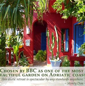 Villa Tropica - Selected By Bbc & Monty Don As The Most Beautiful Garden In Croatia Kastela Exterior photo
