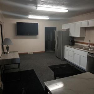 E Michigan Walk Up Furnished Apts - 1 And 2 Bedroom Lansing Exterior photo