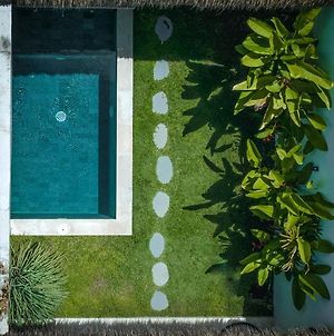 Palm Merah Villas - Private Pool Selong Belanak Exterior photo