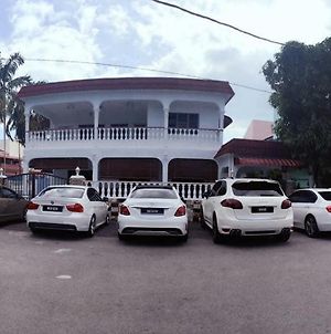 Full House Melaka Villa Exterior photo