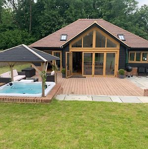 Chestnut Lodge - Rural,Secluded, Private With Hot Tub Maidstone Exterior photo