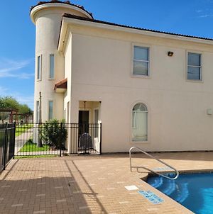 Modern, Private, Smart 4 Bedroom Condo In Desirable Location In Mcallen With Pool! Exterior photo