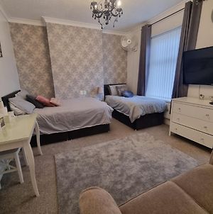 Private Luxury Double Room In Cardiff Exterior photo