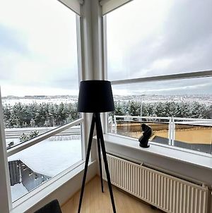 Modern And Spacious 4 Bedroom House, With Spectacular View Over Reykjavik. Exterior photo