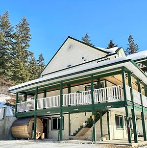 Golden Mountain View Suites - Sleeps Up To 10, Convenient Self Check-In, Family & Pet Friendly Exterior photo