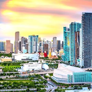 Sun, Views, City & Vibrancy All In The Same Spot! Miami Exterior photo