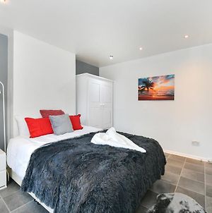 Superb 4-Bed House In Brixton, London Villa Exterior photo