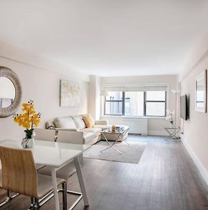 Elegant Upper East Apartment New York Exterior photo