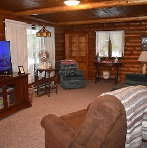 Cozy Rustic Forestport Cabin: Adirondack Getaway: Villa Exterior photo
