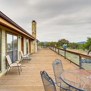 Secluded Texas Hill Country Vacation Rental - Deck Medina Exterior photo