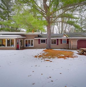 Cozy Cottage With Sunroom - Walk To Higgins Lake! Roscommon Exterior photo