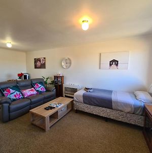Burnie, Waratah, Unit 1, Free Paytv Wifi Fully Self Contained 1 Queen Bedroom With Seperate Lounge With King Single Unesco Tarkine Wilderness Cradle Mountain Exterior photo