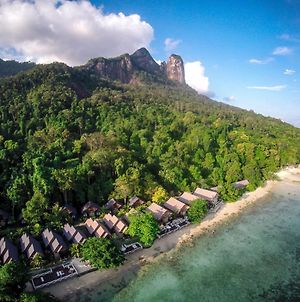 Tunamaya Beach & Spa Resort Tioman island Exterior photo