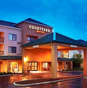 Courtyard By Marriott Cleveland Airport North North Olmsted Exterior photo