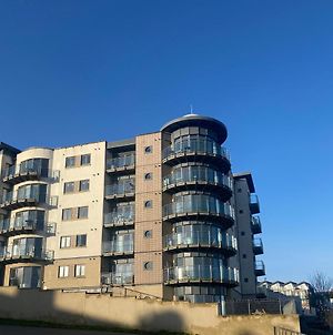 Amazing 2-Bedroom Apartment With Lovely Sea Views Newquay  Exterior photo