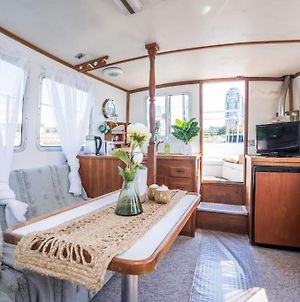 Quaint 2 Bed Trawler W/Rooftop Fire Pit Vancouver Exterior photo