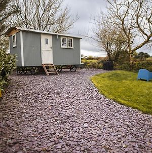 Luxury Shepherd'S Hut On Flower Farm With Outdoor Bath In Mid Cornwall Truro Exterior photo