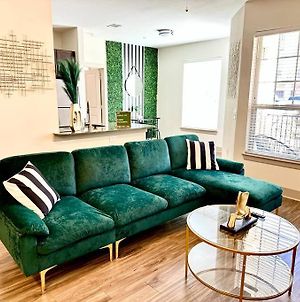 Emerald City Luxury Suite ~Fully Gated Community Midland Exterior photo