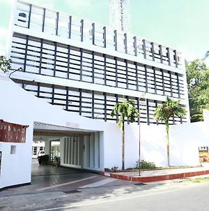 Subhas Tourist Hotel Jaffna Exterior photo