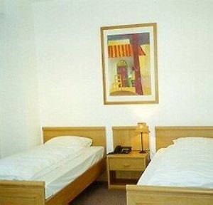 Bando Brussels Airport Apartments Zaventem Room photo