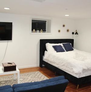 Lovely Private 2 Bedroom Suite Near Ewr/Nyc Newark Exterior photo