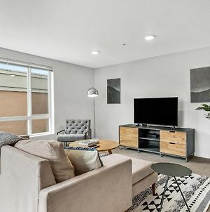Modern 3Br In Kirkland With Parking Apartment Exterior photo