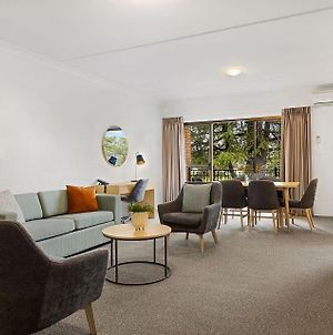 Oxley Court Serviced Apartments Canberra Exterior photo